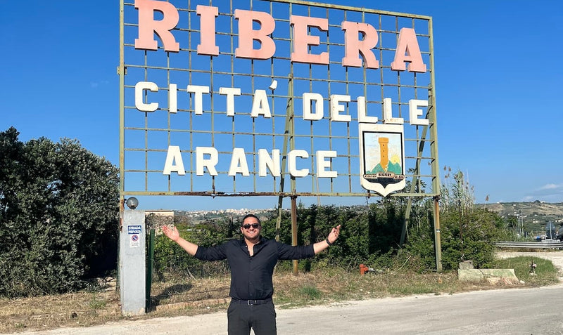 Ortsschild von Ribera, Sizilien: Città delle Arance, die Stadt der Orangen